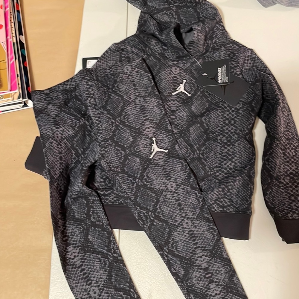 Girls' Jordan Essential Fleece All over Print Hoodie and Joggers Set